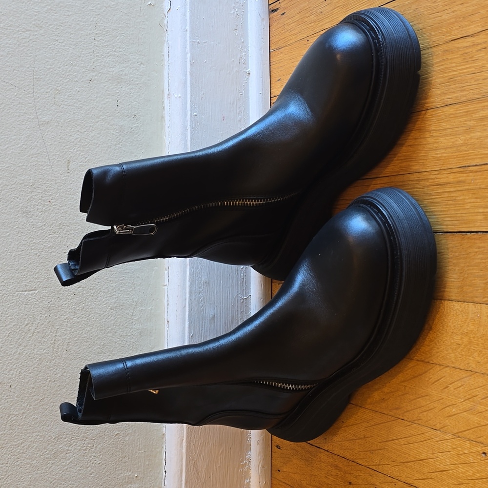 NWOT Free People Heavy Lug Sole Ankle Boots Black Women's 37 (US 7) - Picture 2 of 16